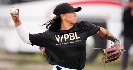 Una nueva liga marca otro gran momento en la historia dispersa del béisbol profesional femenino