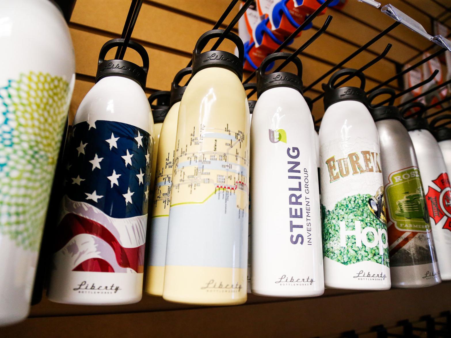 Bouteille d'eau Oregon de 770 ml en aluminium recyclé certifié RCS avec