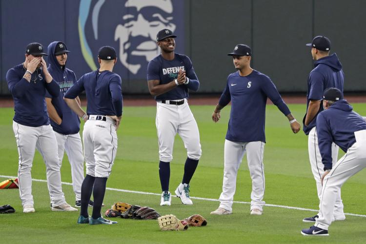 Photos from first day of Mariners summer camp Sports Photos