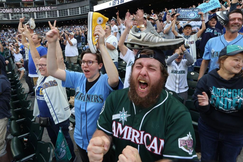 Depressed Mariners Fan] leaks of the Mariners City Connect unis 👀 :  r/baseball