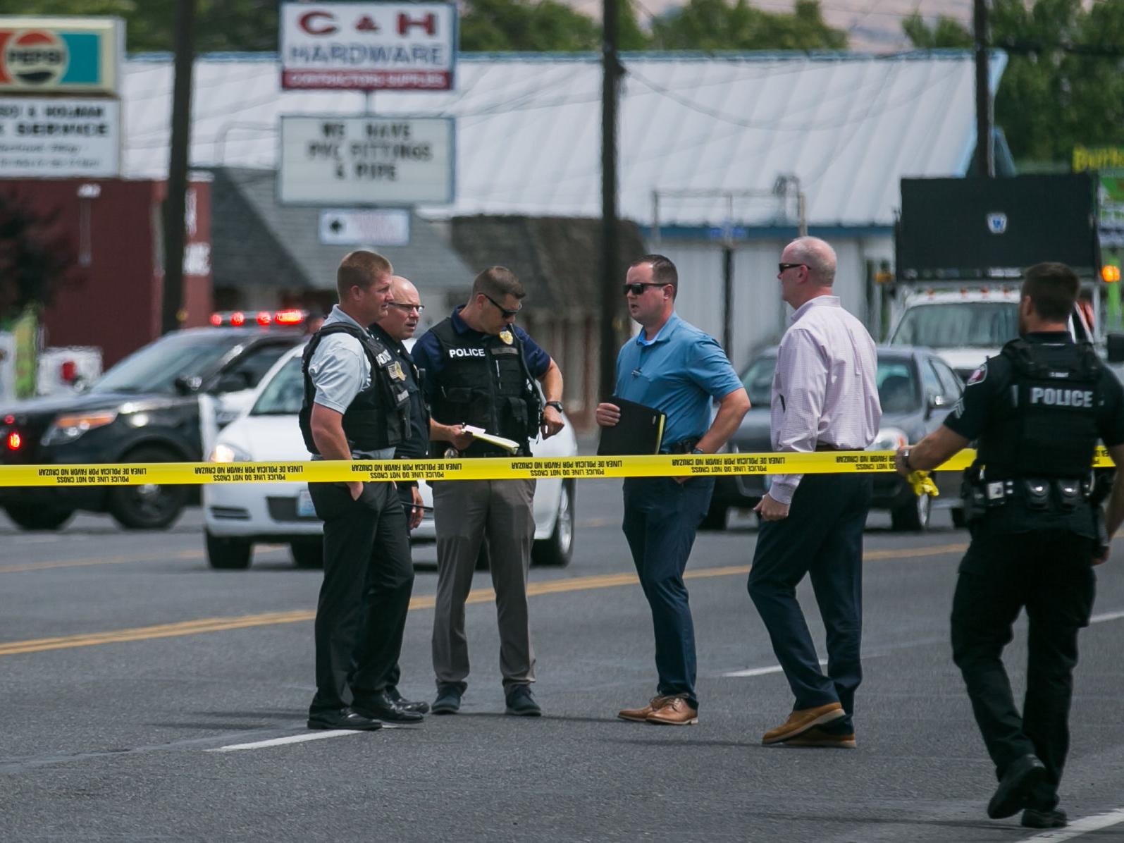 Morning Press Police Shoot Suspect Vancouver Mall Remodel Library Flooded The Columbian
