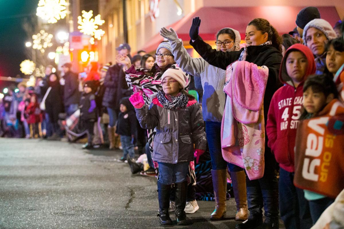 Photos Yakima Holiday Lighted Parade News Photos
