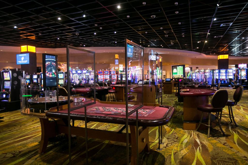 Legends casino poker room games