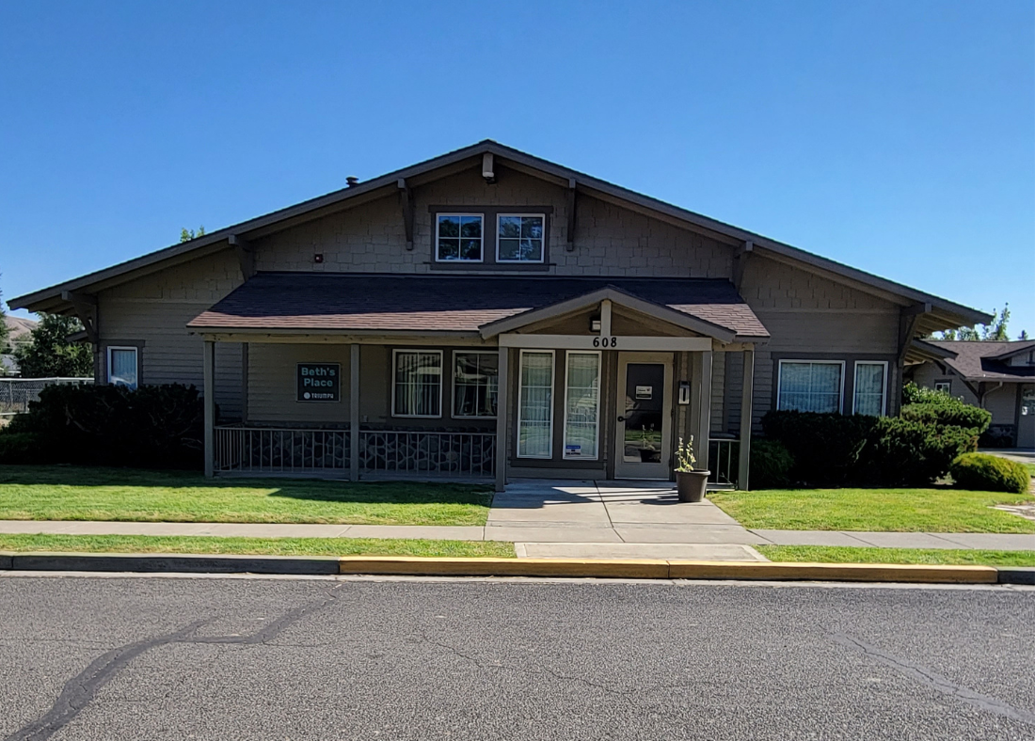 Triumph reopens Beth s Place in Yakima Local yakimaherald com