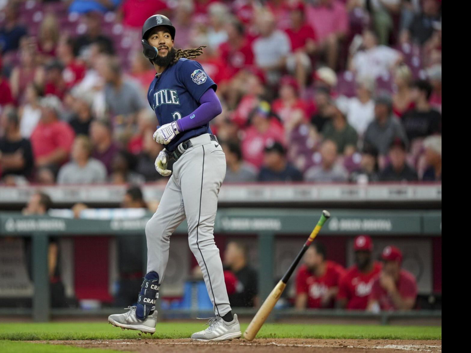 Cal Raleigh blasts a solo home run to extend the Mariners' lead against the  Rays