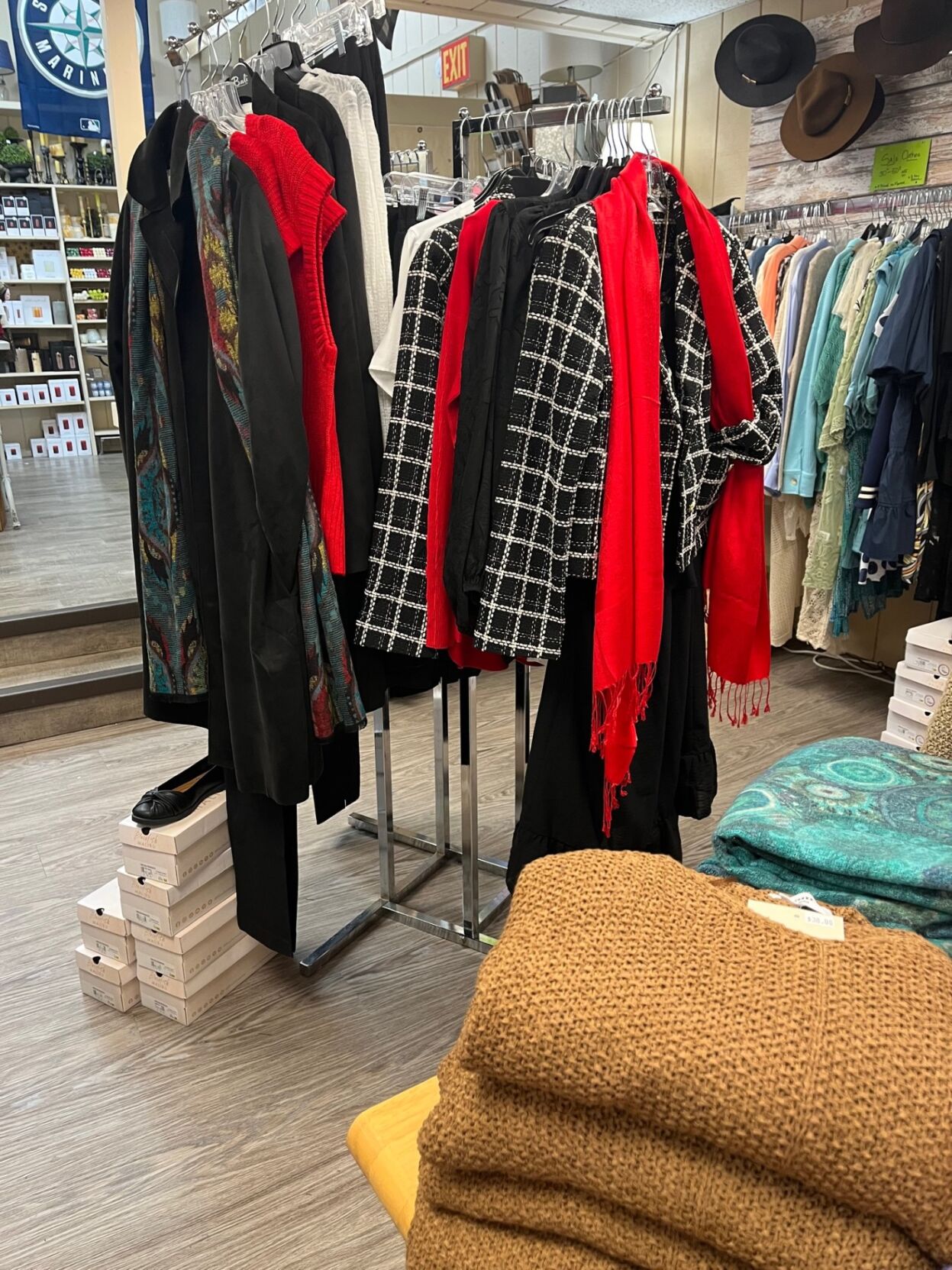 shoplocal-christine-14-110224.jpg