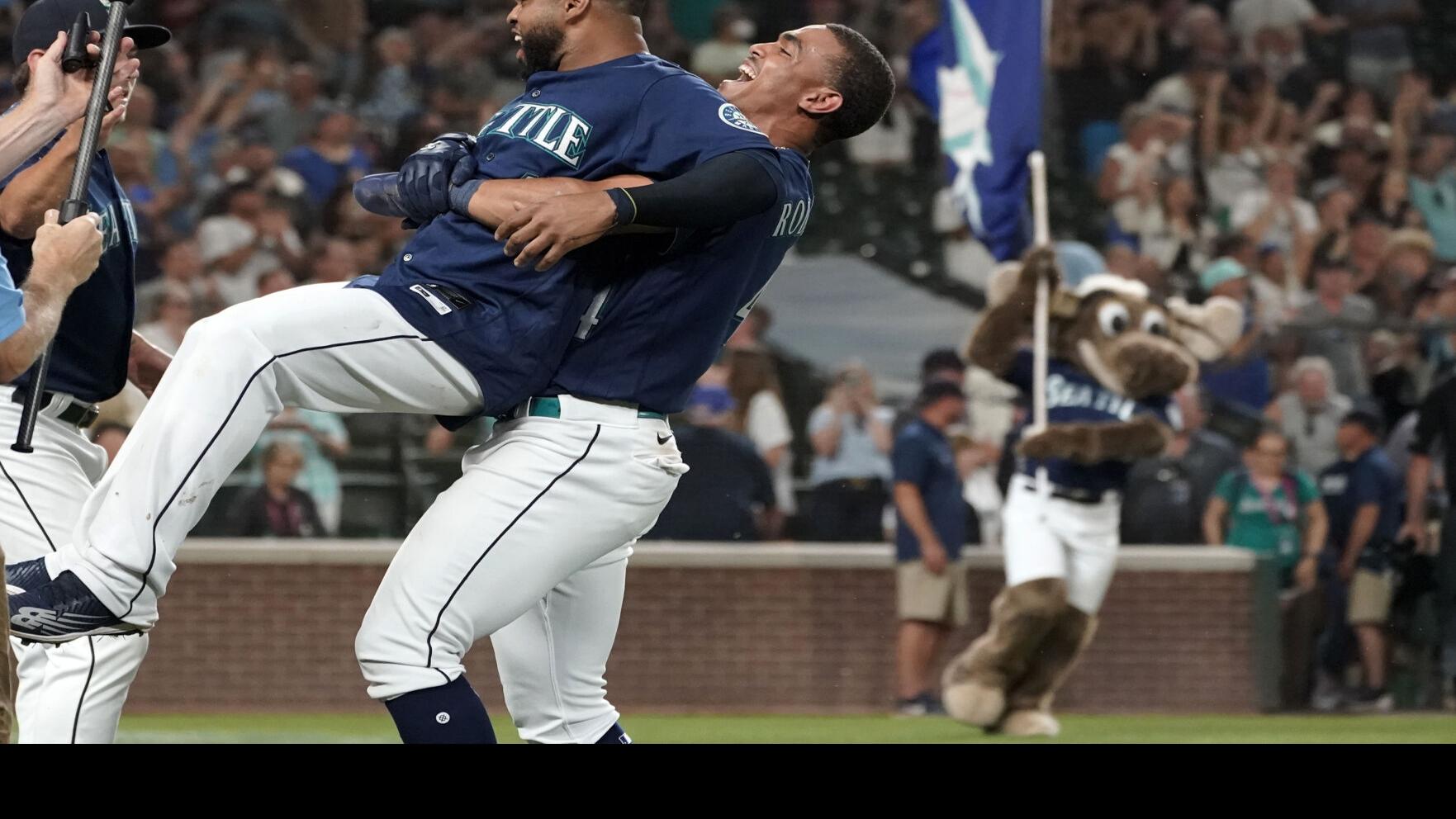 Julio Rodriguez homers in return, and Mariners walk off Rangers in