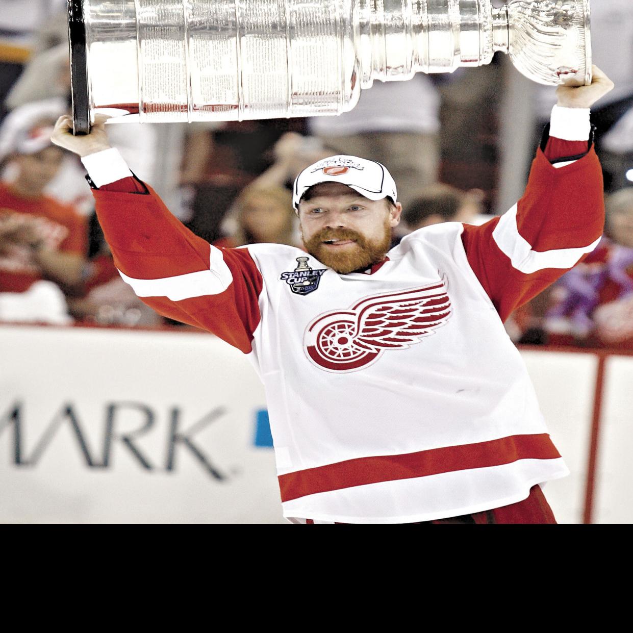 Red Wings honor their history, Stanley Cups with outdoor uniform