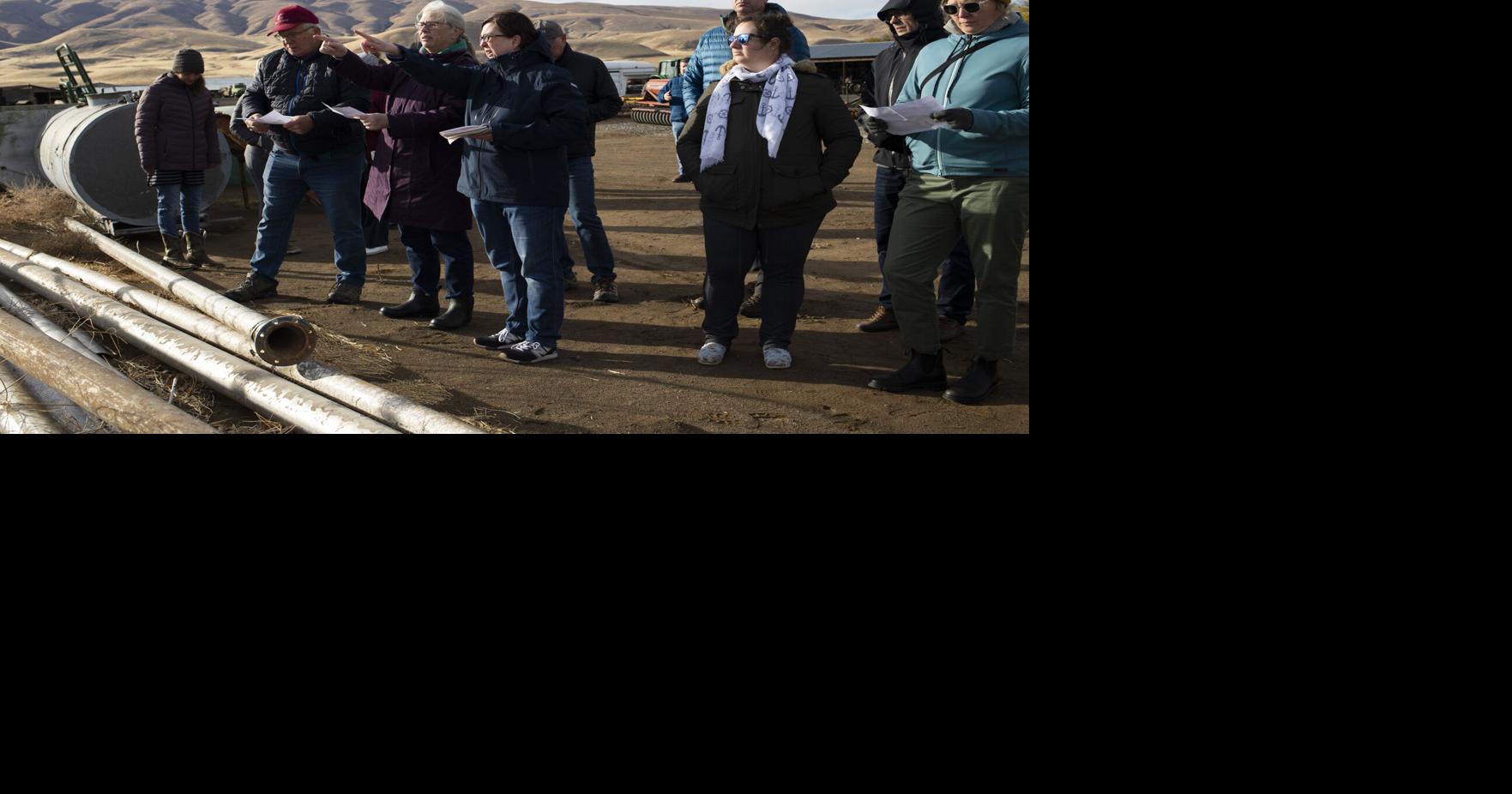 Wautoma solar proposal moves ahead as Inslee tours Yakima County solar