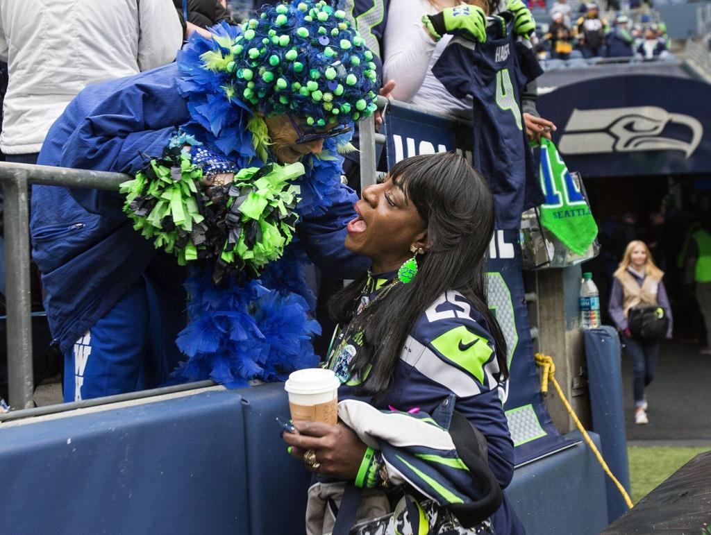 Seattle Seahawks superfan 'Mama Blue' dies, Seahawks