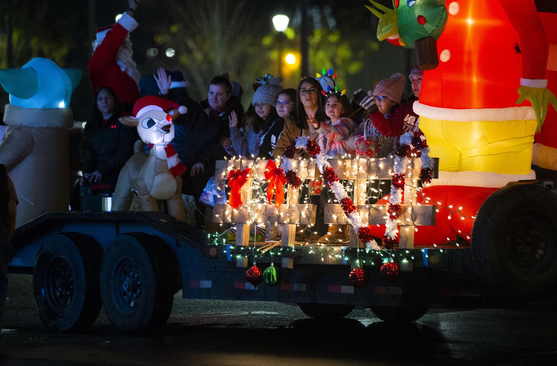 Nogales Christmas Parade 2022 Lighted Holiday Events In Yakima Valley Kick Off With Saturday Parade In  Toppenish | Local | Yakimaherald.com