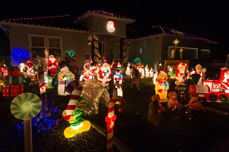 Listing of holiday lights displays around the Yakima Valley 2021