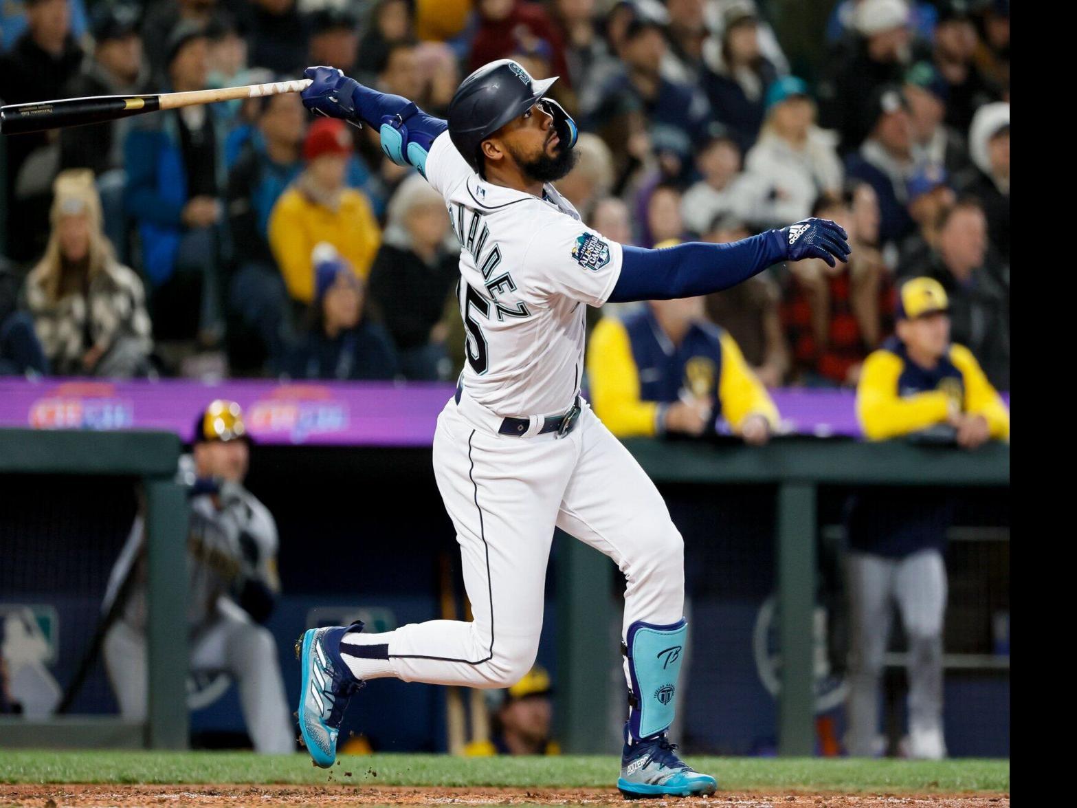 Teoscar Hernandez returns to Blue Jays with Mariners, who ended their  season last year, Mariners