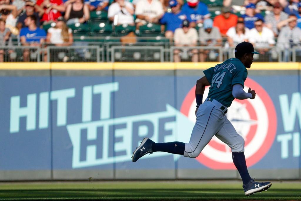 2022 AMERICAN LEAGUE JACKIE ROBINSON ROOKIE OF THE YEAR JULIO RODRĺGUEZ,  Seattle Mariners – Latino Sports