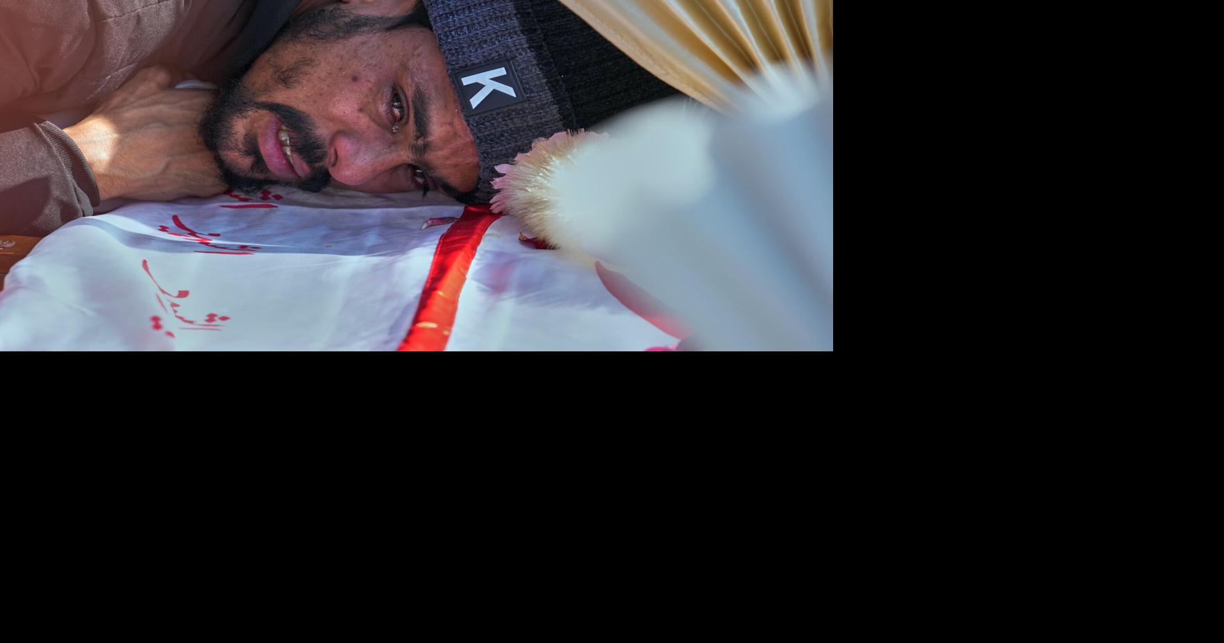 Pakistanis mourn victims of attack on Shiite mosque, in photos