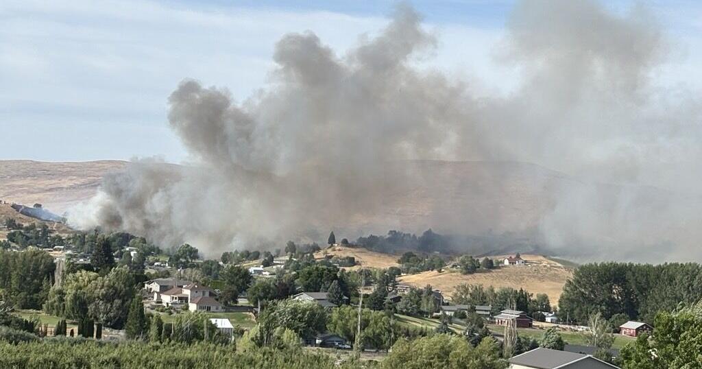 Brush fire near Selah grows to more than 150 acres; evacuations ordered