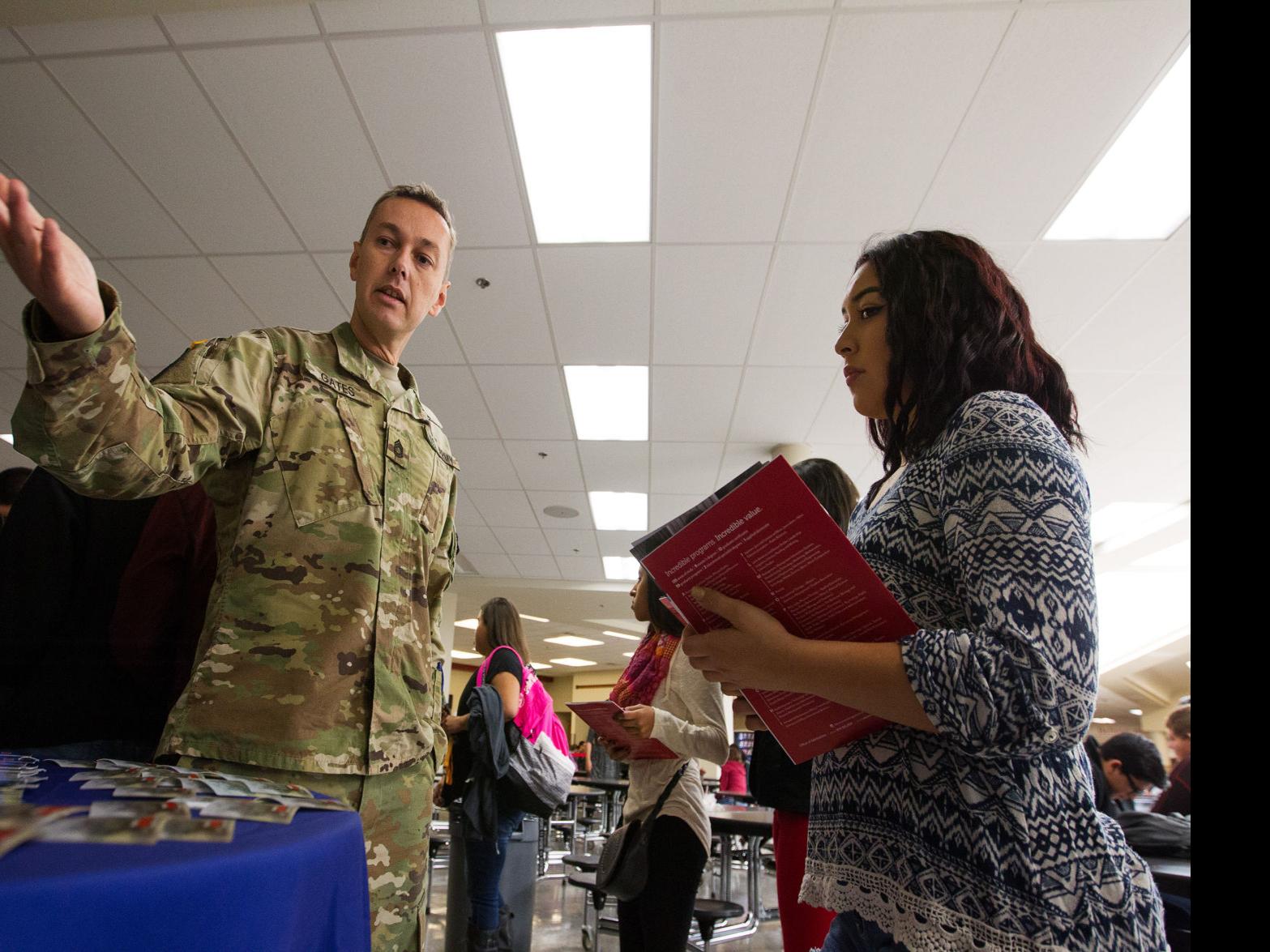 Military recruiters increase their presence in Yakima Valley high schools |  Local | yakimaherald.com