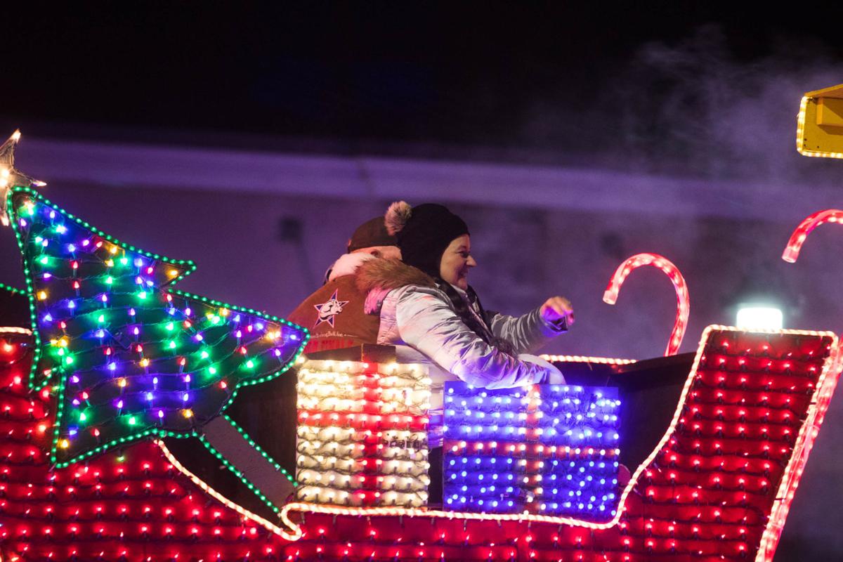 Yakima Christmas Parade 2022 Photos: Floats, Festivities At The Yakima Lighted Christmas Parade | News  Photos | Yakimaherald.com