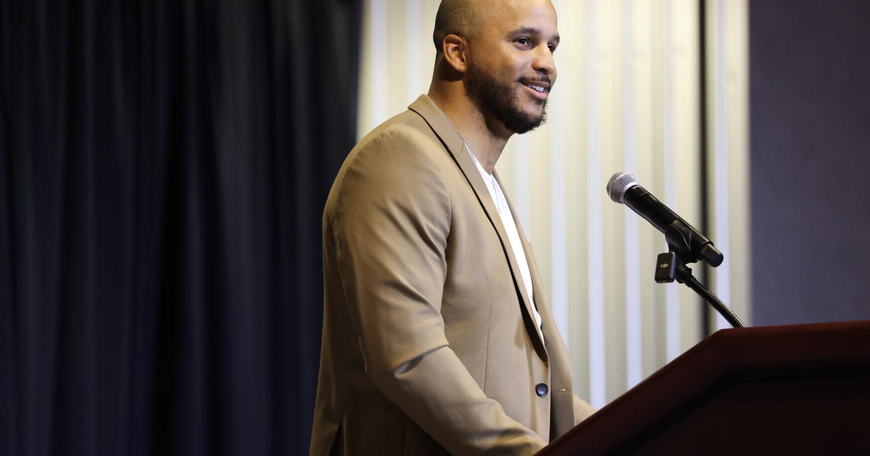 Jermaine Kearse praises Yakima YWCA, Valley community for supporting domestic violence survivors - Vimarsana News