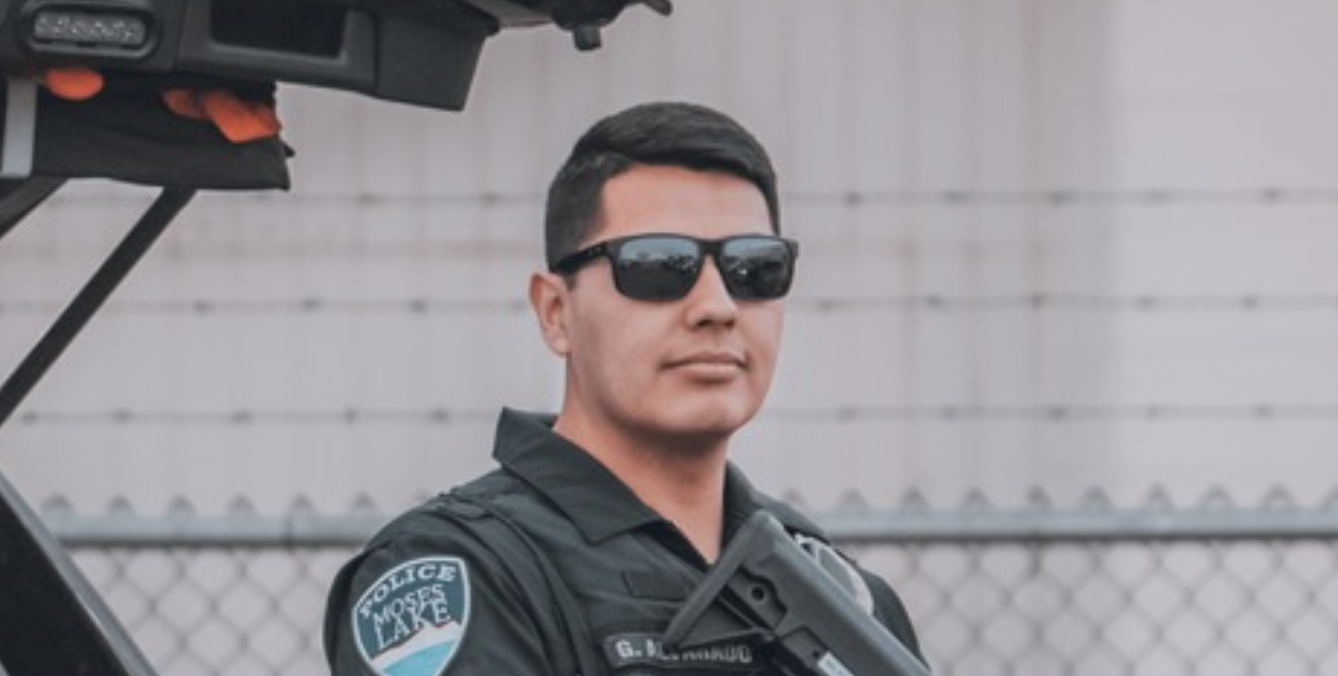 Moses Lake police officer buys hotel room for man evicted from home ...