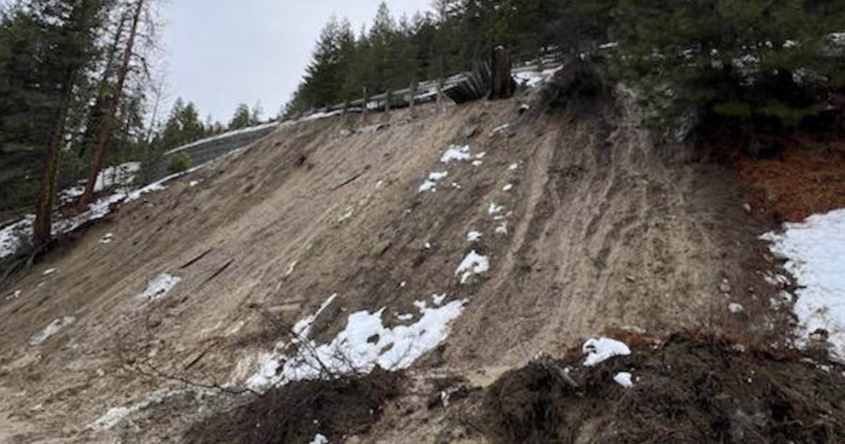 Mudslides Disrupt Emergency Repairs on Chumstick Highway Near Plain