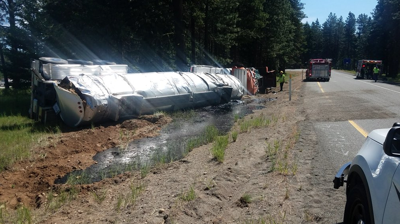 Tanker truck rolls on I-90 off-ramp near Cle Elum, spilling 7,000 ...