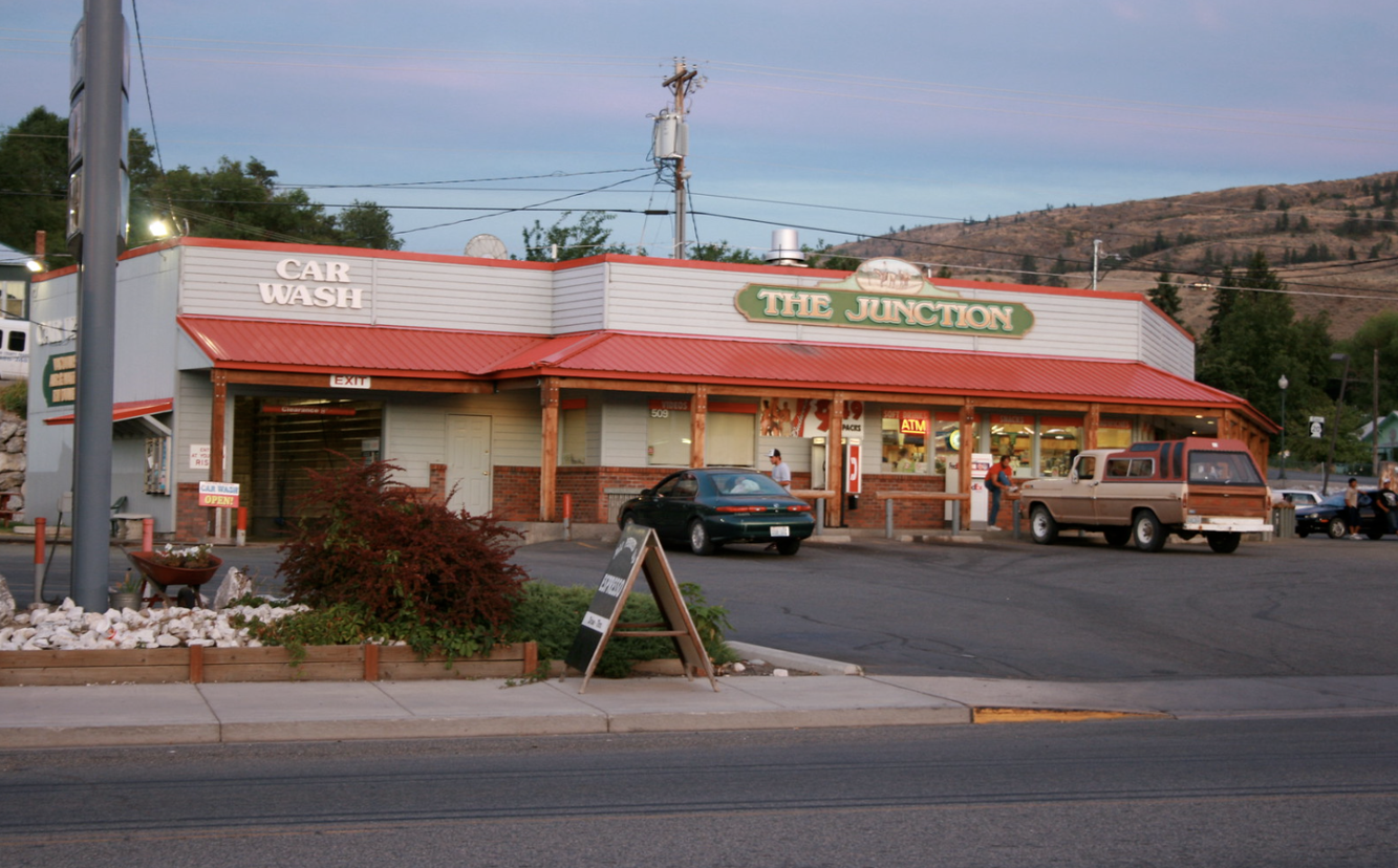 Tonasket gas station customer buys winning lottery ticket worth