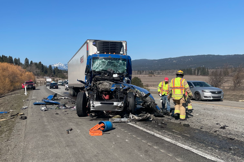 Ephrata Man Airlifted To Hospital After Wreck Involving 3 Semi-trucks ...