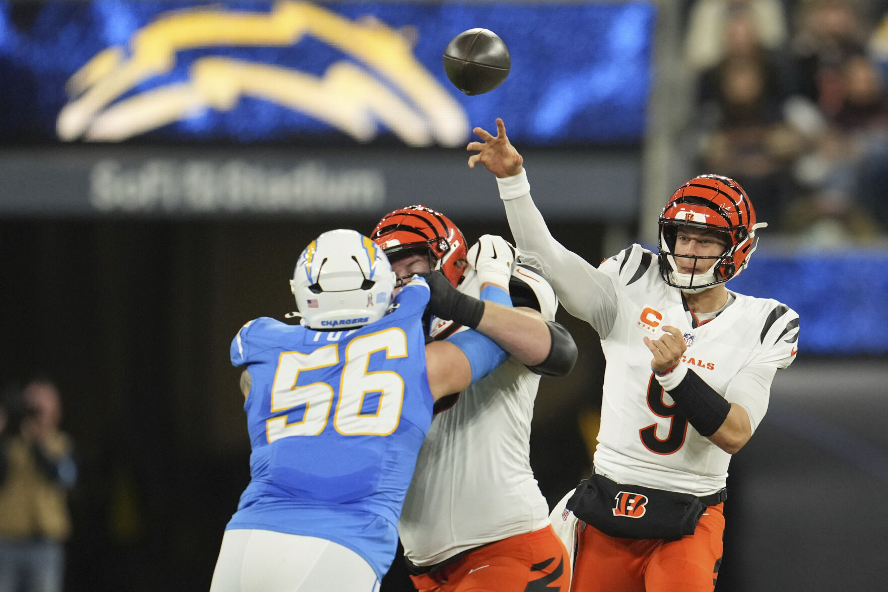 Chargers Beat Bengals 34-27 On Dobbins' Late TD After Squandering 21 ...