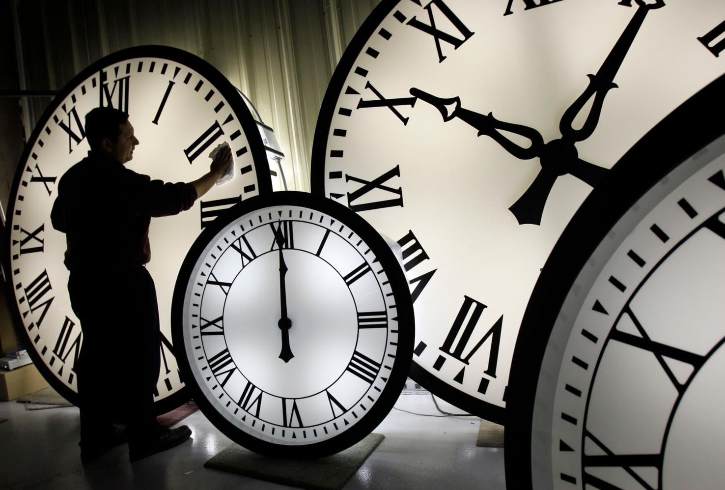 Amazing This Weekend’s Us Clock Change Is A Problem, And There’s A Deep Divide On How To Fix It Image Illustration