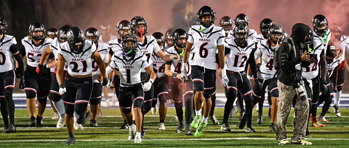 Community celebrates Pirates football playoff run | Port Charlotte News