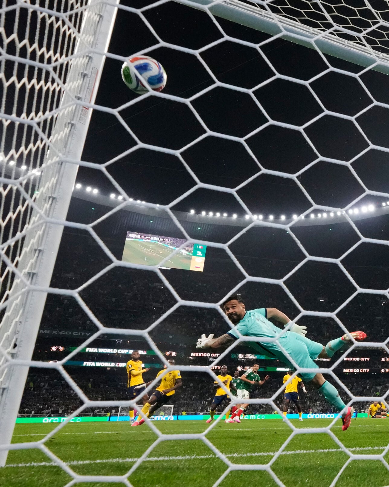 Ecuador Mexico WCup Soccer | Sports | yoursun.com