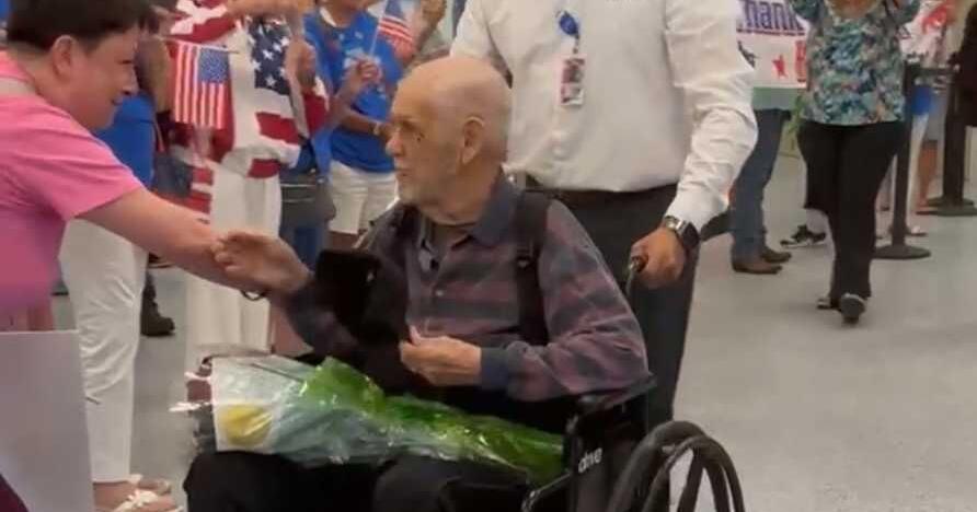 Supporters welcome back 95-year-old Korean War veteran