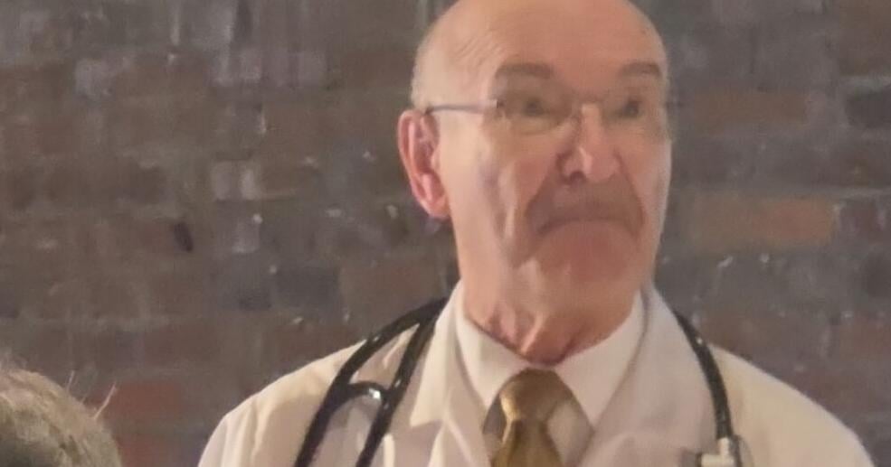 'Dr. Albee' magically returns to Venice
