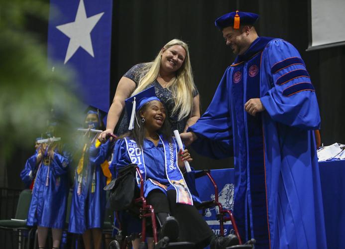 DeSoto High School seniors graduate Arcadian