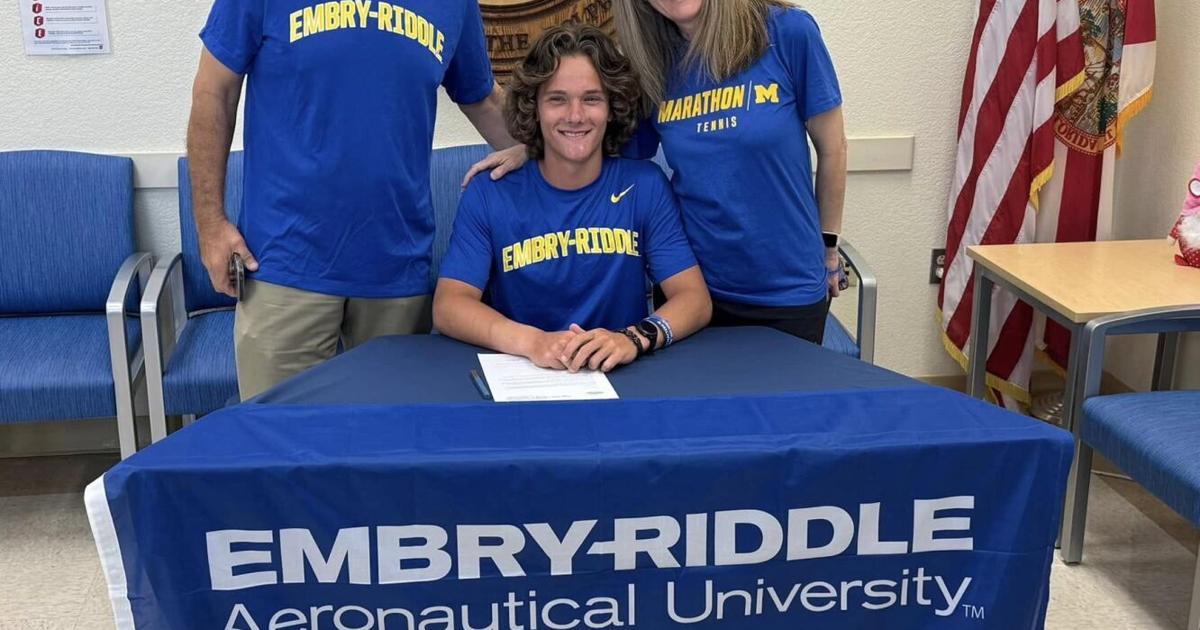 Embry Riddle Tail Sign Holdinga signs National Letter-of-Intent to play at Embry-Riddle | APG ...