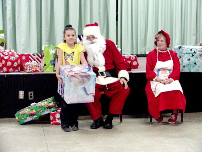 Englewood Elks play host to Christmas party News Archives yoursun com