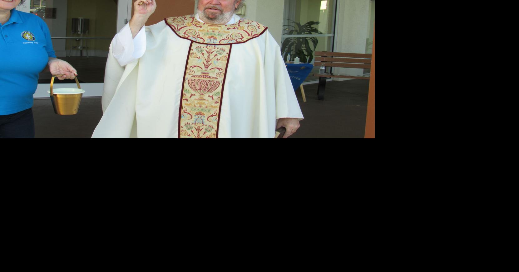 Blessing two dozen dogs, and a cat News