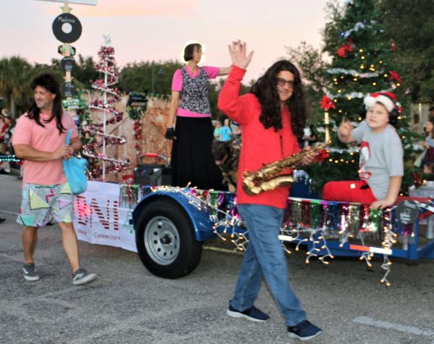 Poinsettia Parade & Festival boosts North Port's holiday spirit Video