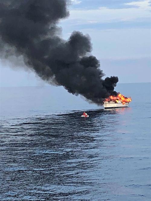 Key West Express Rescues People Pets From Burning Boat News Yoursun Com