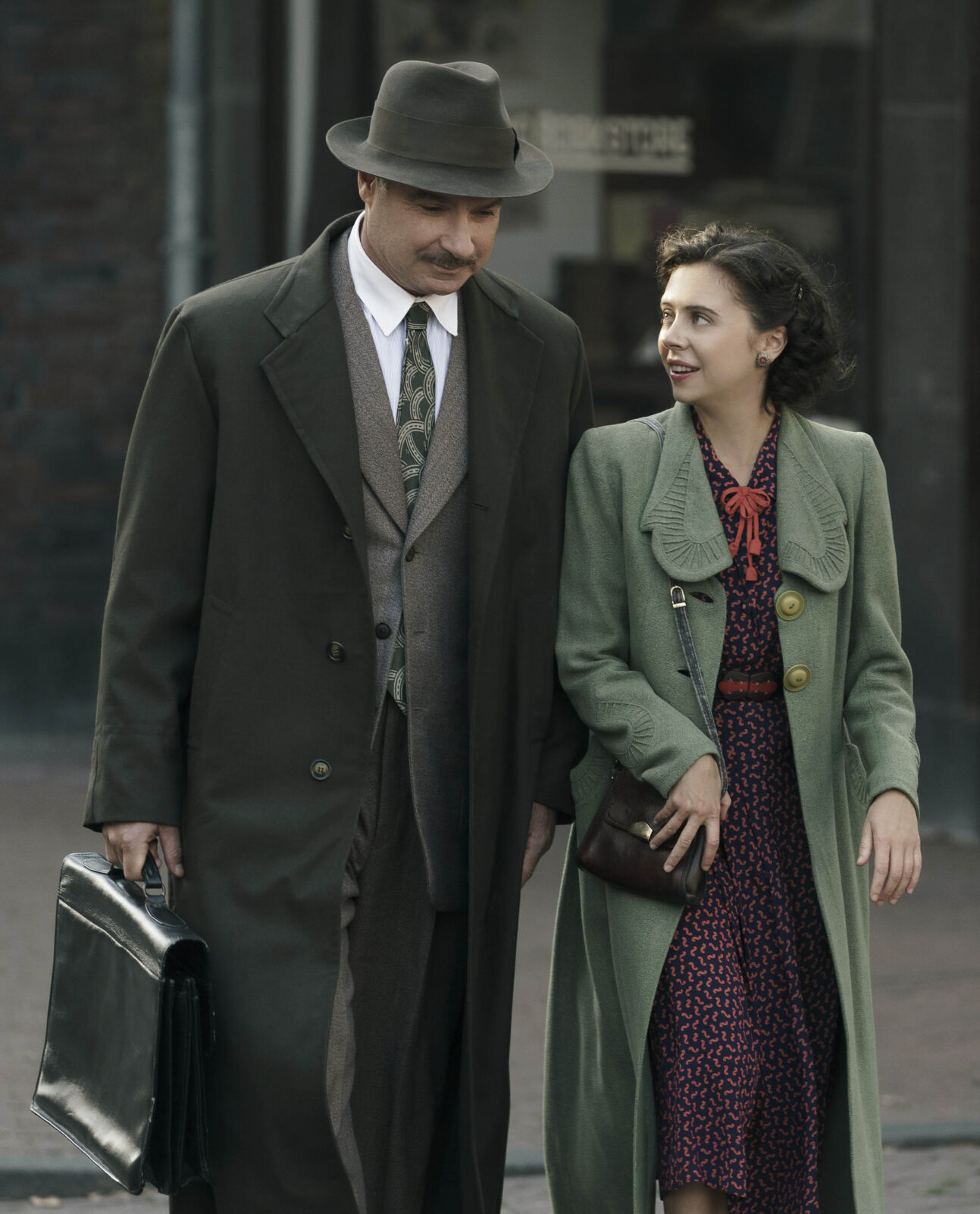 Jewish Actor Liev Schreiber to Play Anne Frank's Father in New Disney+ Show  – Kveller