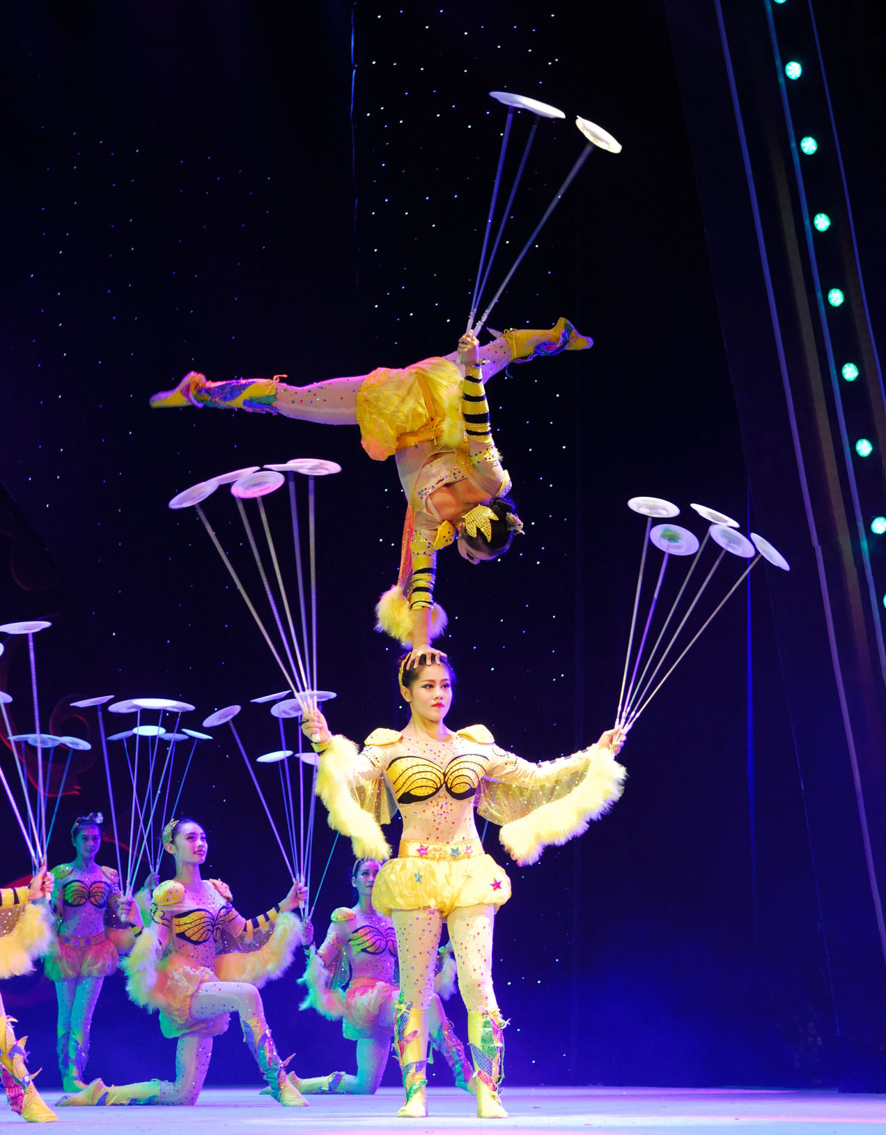 Elite circus performers from the People's Republic of China features  traditional and contemporary Chinese circus acts | Go! | yoursun.com