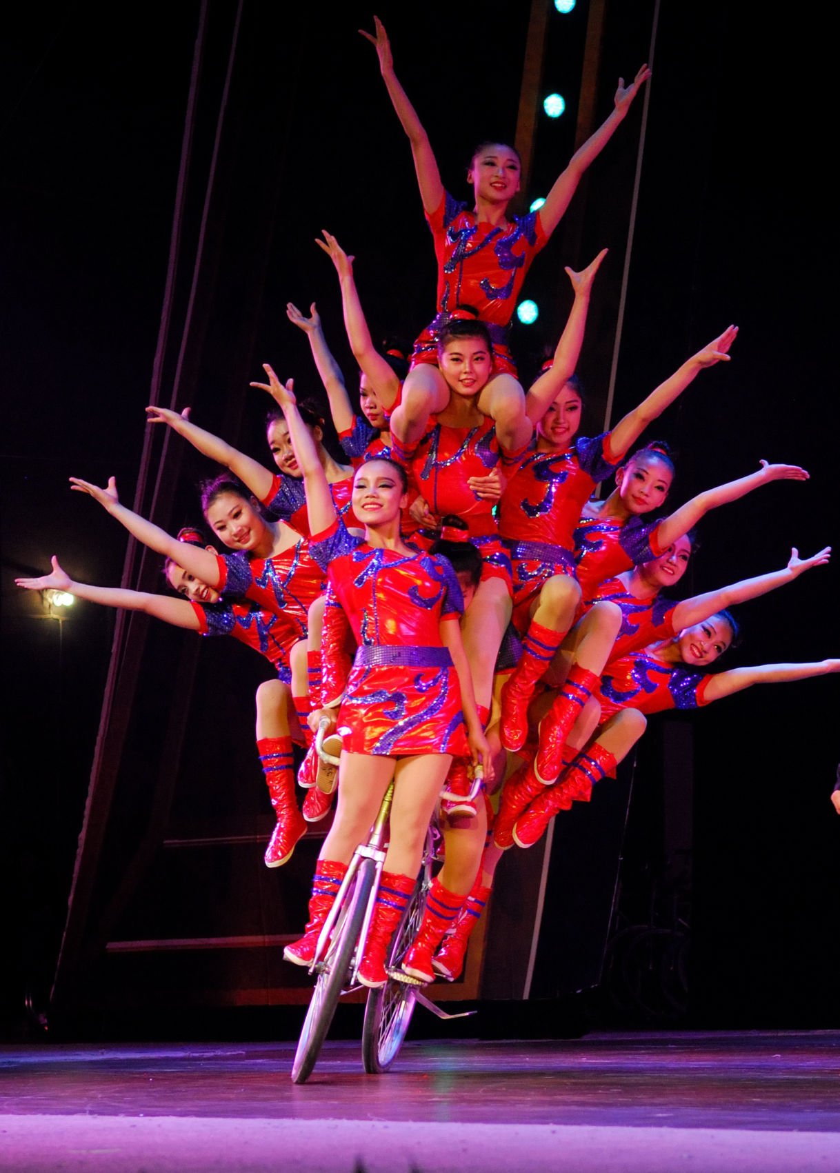 Elite circus performers from the People's Republic of China features  traditional and contemporary Chinese circus acts | Go! | yoursun.com