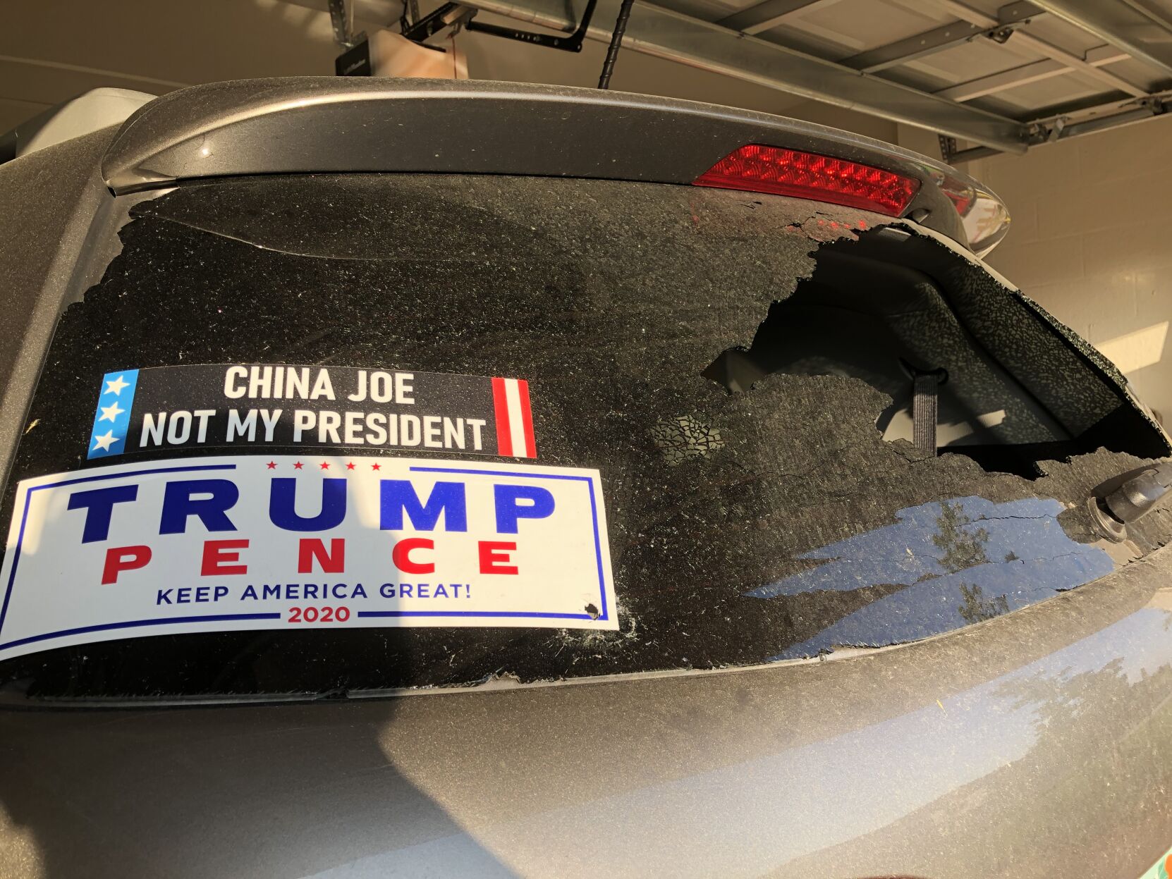 Two Donald Trump for President 2020 sticker GOLD