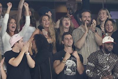 Taylor Swift watches Travis Kelce's Chiefs take on the Jets at MetLife  Stadium