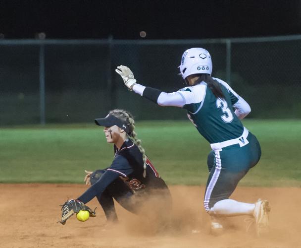 SOFTBALL Clutch hitting, dominant pitching lead Venice past Pirates