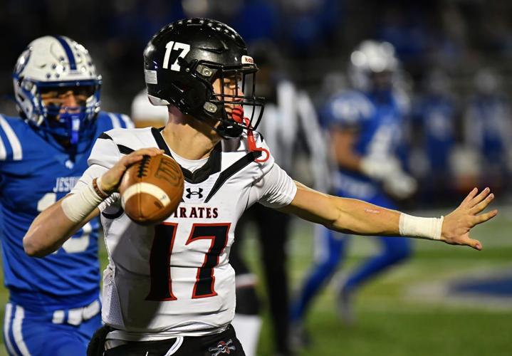 Community celebrates Pirates football playoff run | Port Charlotte News