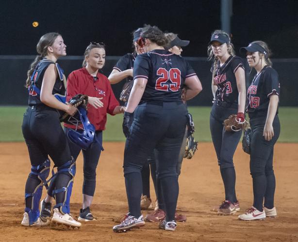 SOFTBALL Clutch hitting, dominant pitching lead Venice past Pirates