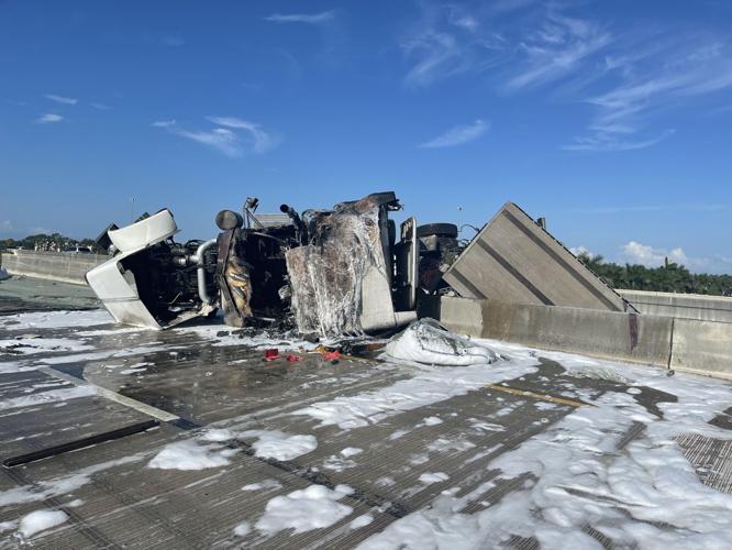 Truck drops off Interstate 75 in Fort Myers | News | yoursun.com