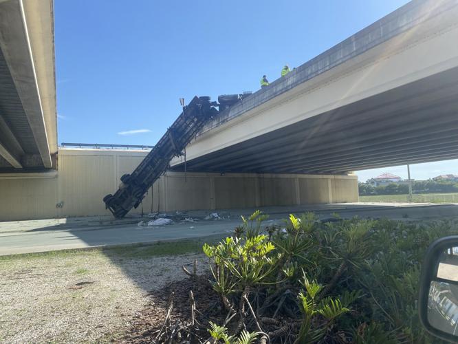 Truck drops off Interstate 75 in Fort Myers | News | yoursun.com